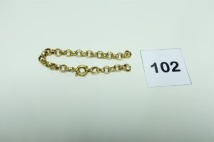 1 bracelet maille jaseron en or 750/1000 cassé et très cabossé. PB 9,2g