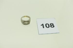 1 bague en or 750/1000 ornée de 2 rangs de petits diamants (Td57). PB 8,1g