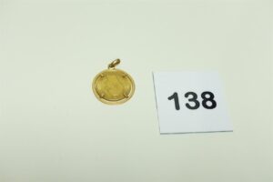 1 pendentif en or 750/1000 serti griffe 1 pièce de 20Frs suisse en or 900/1000. PB 8,2g