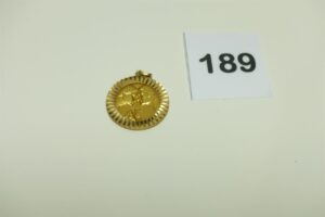 1 pendentif en or 750/1000 signe astrologique gravé. PB 8,5g