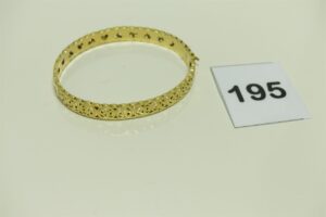 1 bracelet rigide et ouvragé en or 750/1000 (diamètre 6/7cm). PB 11,4g