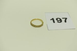 1 bague en or 750/1000 ornée de petits diamants (Td49). PB 2,3g