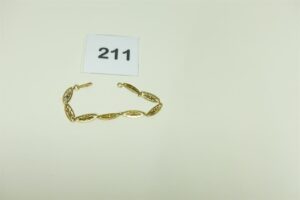 1 bracelet à motifs filigranés en or 750/1000 (fermoir cassé,L16cm). PB 4,9g