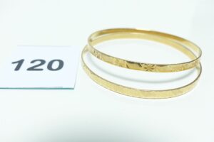 2 Bracelets rigides et ciselés (Diamètre 6,5cm) en or 750/1000. PB 23,4g
