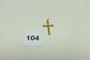 1 Christ sur croix ouvragée en or 750/1000 (H4cm). PB 4,1g