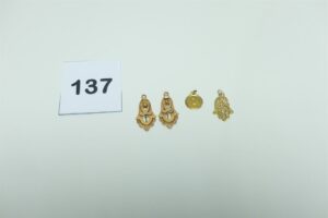 1 médaille d'amour, 2 motifs de pendants (cabossés) et 1 pendentif main à motif filigrané. Le tout en or 750/1000. PB 4,5g