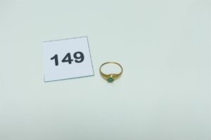 1 bague en or 750/1000 ornée d'une pierre verte (Td53). PB 1,8g