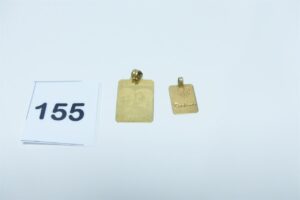 2 pendentifs plaque en or 750/1000(1 avec photo imprimée)(1 gravé recto/verso). PB 5,6g