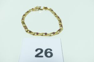 1 bracelet maille gourmette en or 750/1000 orné de petites pierres rouges (L18cm). PB 11g