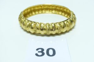 1 bracelet rigide et ouvragé en or 916/1000 (22K)(quelques petits chocs, diamètre 6,5cm). PB 22,2g