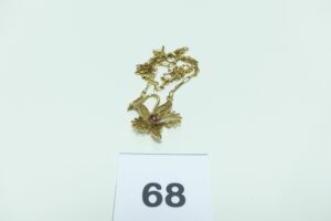 1 collier en or 750/1000 et soudures bas titre en or 585/1000 motif central floral et orné d'une petite pierre (L46cm, fermoir en métal). PB 10,4g