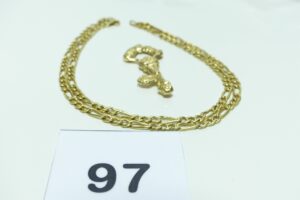 1 chaîne maille alternée en or 750/1000 (L52cm) et 1 pendentif en or 750/1000 à décor d'une clef (H5cm). PB 8,9g