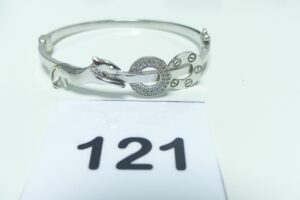 1 bracelet rigide ouvrant en or 750/1000 à décor d'un chien et d'anneaux dont 1 orné de petites pierres (diamètre 5,5/6 cm). PB 8,9g