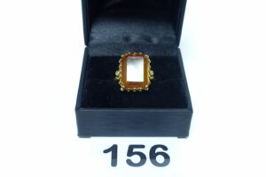 1 bague en or 750/1000 serti-griffes 1 pierre jaune-orangée (Td53). PB 7,8g