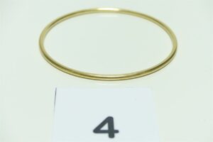 1 Bracelet jonc en or 750/1000 (diamètre intérieur 6,5cm). PB 15,2g