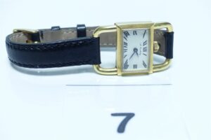 1 Montre de marque A. Barthelay, boitier en or 750/1000, bracelet cuir noir (Ref 182901)(hors service) Poids total 18,9g