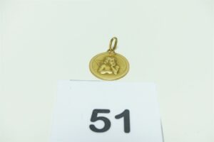 1 Médaille à décor d'un ange en or 750/1000. PB 4,1g