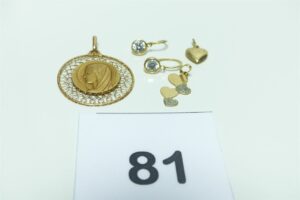 1 Médaille de la Vierge, 2 pendentifs en forme de coeur (2 motifs ornés de paillettes) et 1 paire de boucles ornées d'une pierre (1 à restaurer). Le tout en or 750/1000. PB 4,9g
