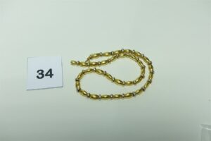 1 collier maillons bicolores montés sur chaînette (L41cm). Le tout en or 750/1000. PB 33,2g