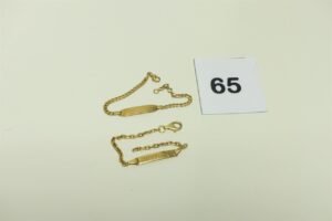2 Bracelets en or 750/1000 (1 maille forçat avec plaque identité gravée, manque anneau de bout, abimé, L13cm)(1 maille gourmette avec plaque identité gravée, L14cm). PB 7,3g