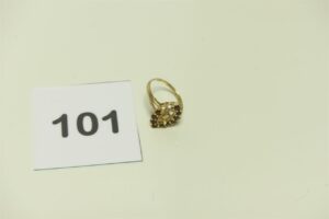 1 Bague en or 750/1000 ornée de pierres couleur grenat (2 chatons vides, Td53). PB 2,8g