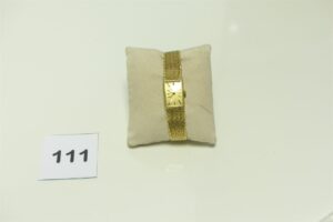 1 Montre de dame bracelet et boitier en or 750/1000 de marque Jeager-Lecoultre (petit choc sur la boucle, L18cm). PB 39g