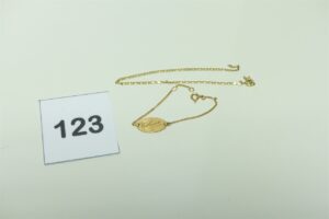 2 Bracelets en or 750/1000 (1 gourmette gravée, L13cm)(1 cassé). PB 3,8g