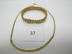 1 Bracelet en or 18k (750/1000)maille américaine(L19,5cm),1 collier en or 18k (750/1000) maille plate abimée.PB 36,3g.