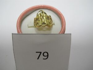 1 Bague en or 18k(750/1000)à décor de 2 masques(TD52).PB 9,33g.
