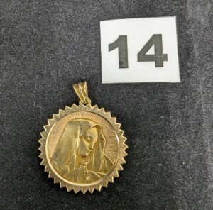 1 Médaille de la vierge (diam 3cm) en or 750/1000 18k. PB 5,5g