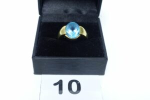 1 bague en or 750/1000 sertie d'une grosse pierre bleue (Td53). PB 8,6g