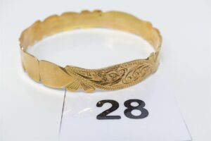 1 bracelet rigide et ouvragé en or 750/1000 (diamètre 6,5cm). PB 19,9g