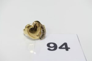 1 bague en or 750/1000 motif central en forme de coeur et orné de 3 rangs de petites pierres (Td59). PB 2,2g