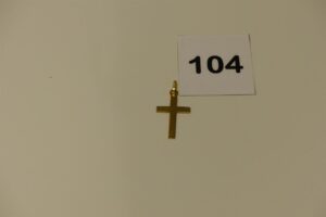 1 croix en or 750/1000 (H3cm). PB 1,8g