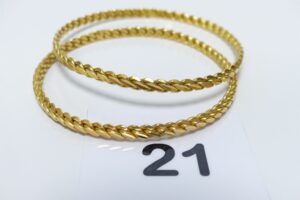 2 Bracelets rigides ciselés en or 916/1000 (22K, diamètre 6cm). PB 36,9g