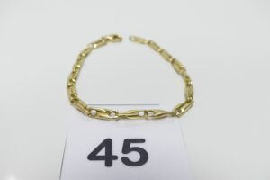 1 Bracelet maille fantaisie en or 750/1000 (manque anneau de bout, L18cm). PB 10,7g