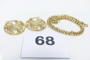 1 Bracelet maille tressée (L19cm, un peu cabossé) et 1 paire de créoles à décor d'un papillon. Le tout en or 750/1000 PB 6,1g