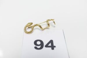 1 Boucle ou broche à décor d'un serpent en or 750/1000. PB 2g