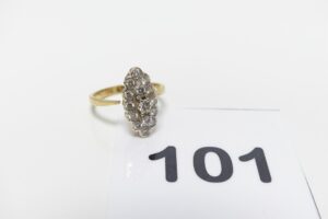 1 Bague marquise en or 750/1000 ornée de diamants (Td52, monture déssoudée au plateau). PB 3,8g