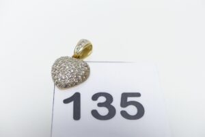 1 pendentif coeur en or 750/1000 orné d'un pavage de diamants. PB 3,5g
