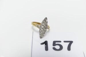 1 Bague marquise en or 750/1000 ornée de petits diamants (Td52). PB 4,2g