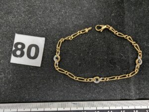 1 Bracelet maille alternée réhaussé de petites pierres (L18cm) en or 750/1000 18k. PB 5,1g