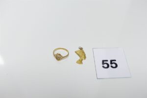 1 pendentif à décor d'un buste de femme et 1 bague ouvragée (TD52). Le tout en or 750/1000. PB 3,2g
