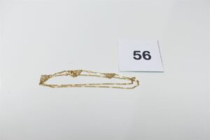 1 collier ras de cou en or 750/1000 motif central ouvragé (L40cm). PB 3g