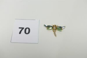 1 broche en or 750/1000 à décor d'une libellule aux ailes émaillées. PB 2,8g