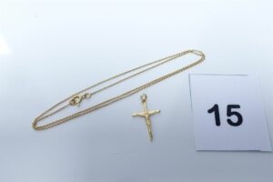 1 chaîne maille cheval (L42cm) et 1 Christ sur croix. Le tout en or 750/1000 18K. PB 2,6g