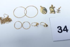 3 pendentifs, 6 boucles (4 créoles cabossées, 1 ornée d'une perle blanche, 1 ornée d'une petite pierre) et 1 chaîné détériorée. Le tout en or 750/1000 18K. PB 5,6g
