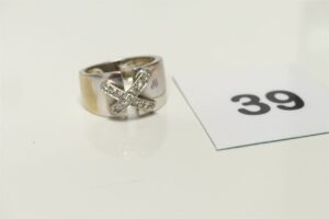 1 bague en or 750/1000 ornée de petits diamants (Td57). PB 11g