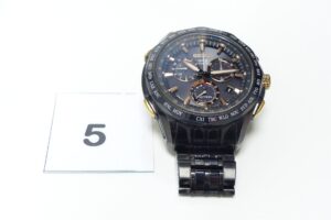 1 Montre bracelet modèle ASTRO Black titanium accompagnée du certificat de garantie SSE01991