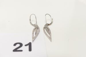 1 Paire de pendants en or 585/1000 14k, ornés de diamants. PB 3,2g